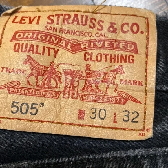 LEVIS REGULAR FIT 505 Black washed Customized Shorts - Picture 5 of 5